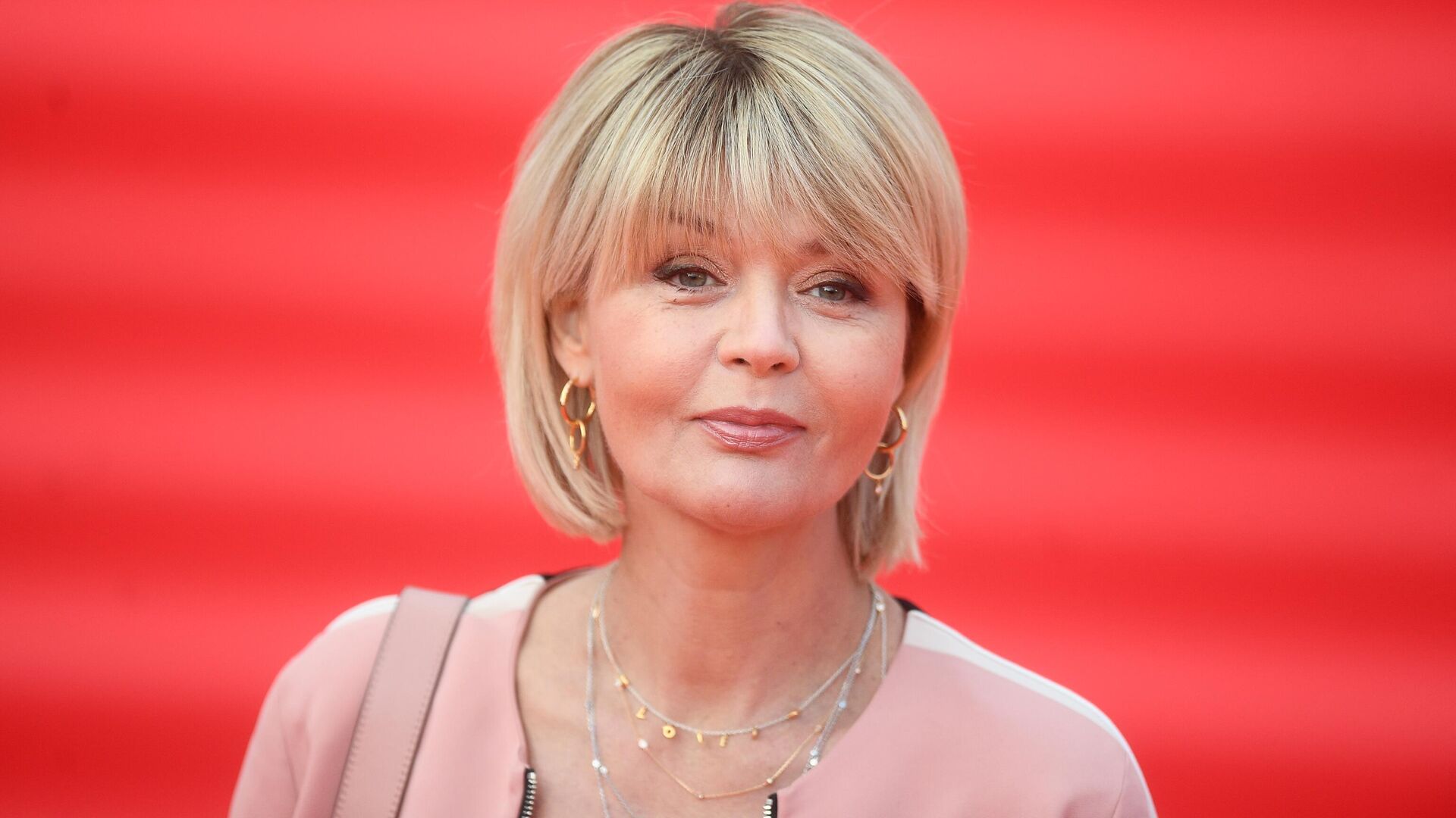 Юлия Меньшова рассказала о сложных отношениях с родителями