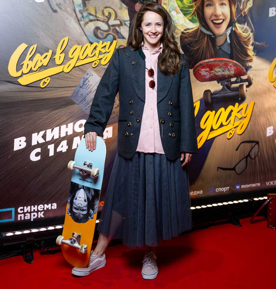 Ольга Лерман, Алана Чочиева и Валерия Ланская на премьере комедийного фильма «Своя в доску»